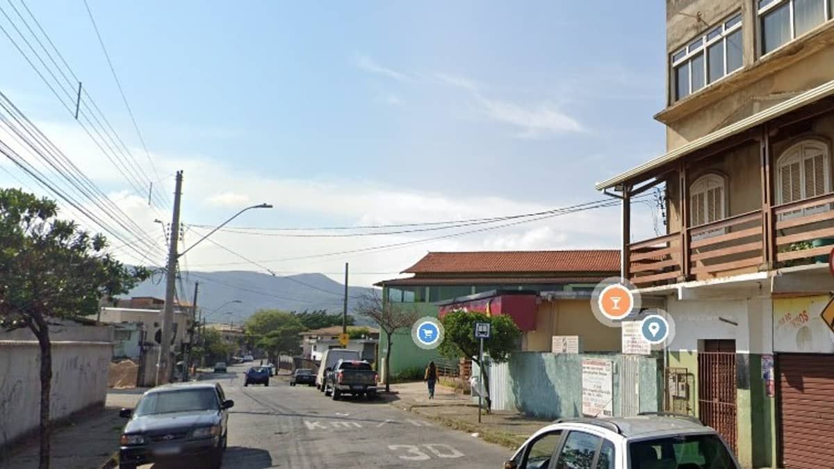Homem reage a assalto e é esfaqueado dentro de ônibus em Belo Horizonte