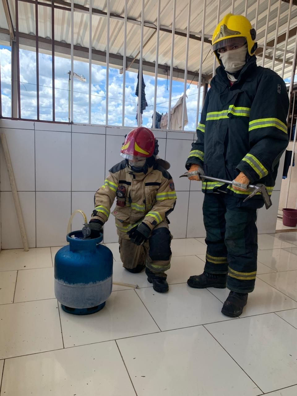 Moradores são evacuados após vazamento de gás de cozinha em prédio de Montes Claros