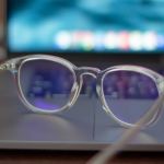 Óculos com filtro de luz azul funcionam? Vem descobrir