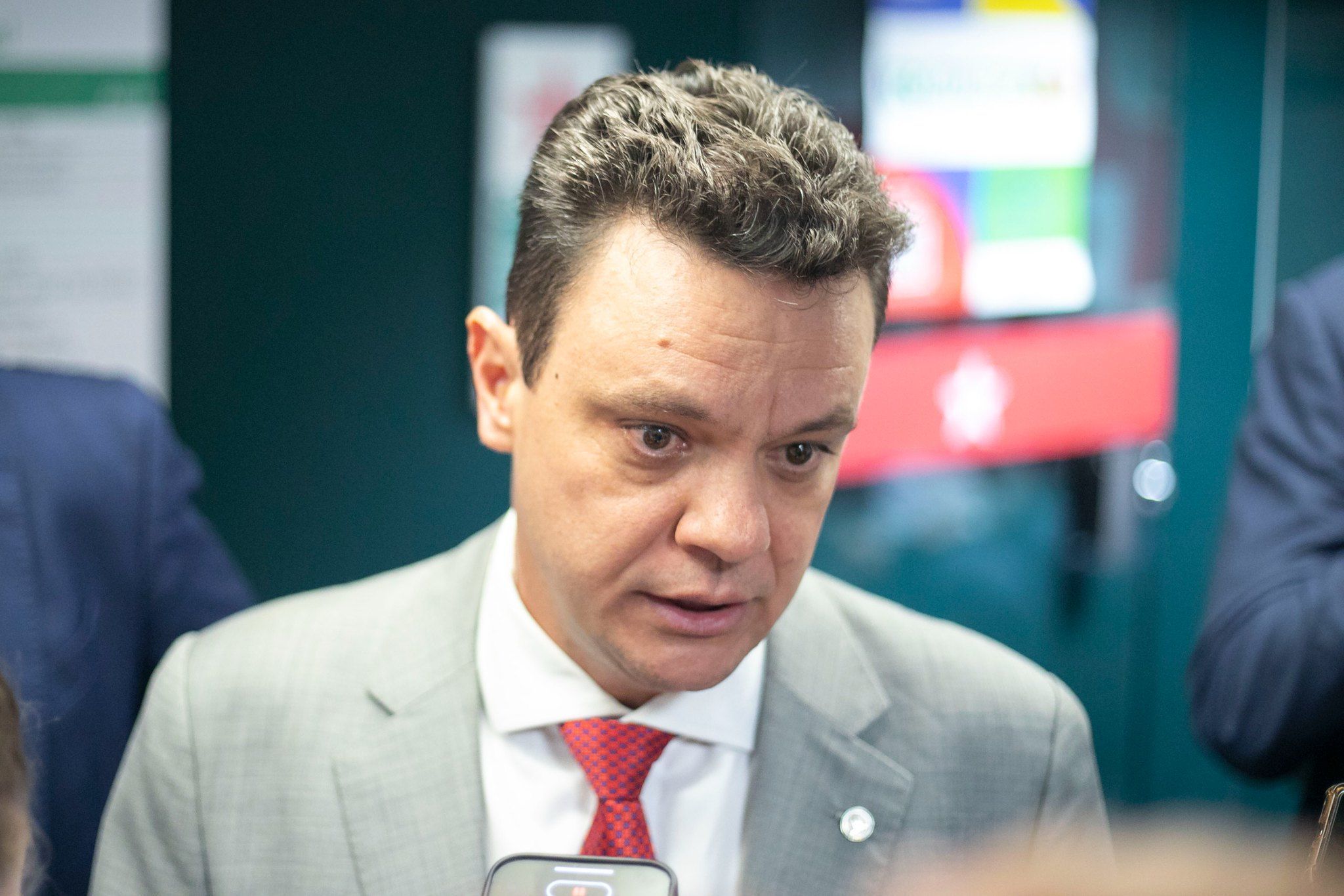 Ex-líder de bancada do PT 'lamenta' prisão de Collor, mas diz que é preciso 'seguir a lei'