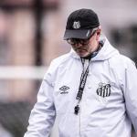 Odair Hellmann ganha força no Vasco, mas clube tem cautela