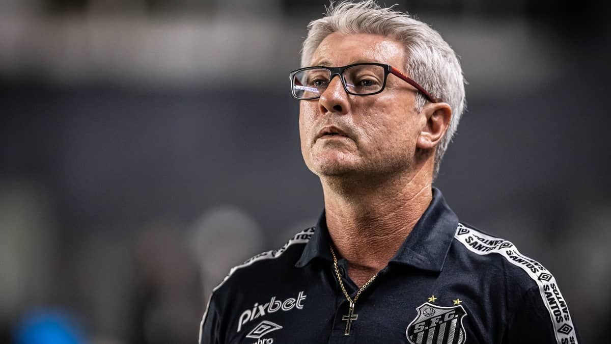 Odair evita comemorar empate do Santos e vê time 'muito mais forte'