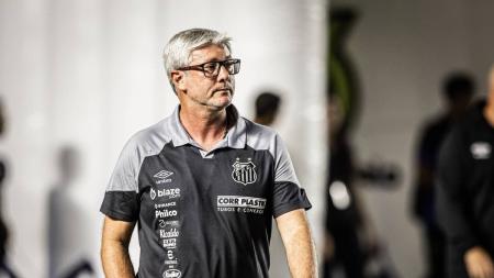 Odair Hellmann está a frente da equipe