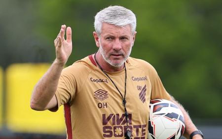 Odair Hellmann durante treino do Athletico-PR em 2025