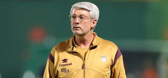 Odair Hellmann retomou a confiança da equipe do Athletico-PR