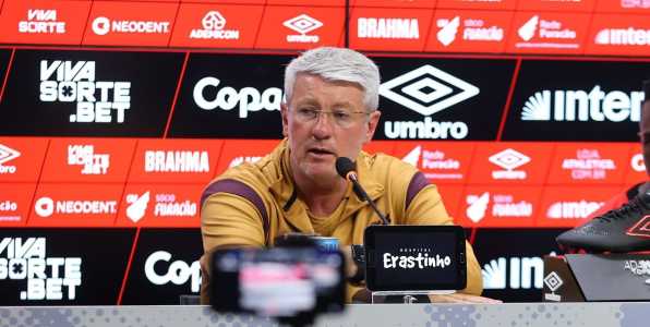 Odair Hellmann está no Athletico-PR desde maio