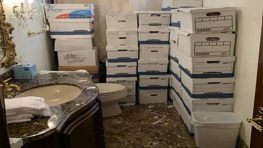 Oficiais encontraram caixas no banheiro da mansão de Trump