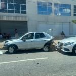 Oficial de Justiça com suspeita de embriaguez é presa após prensar idoso entre carros em BH