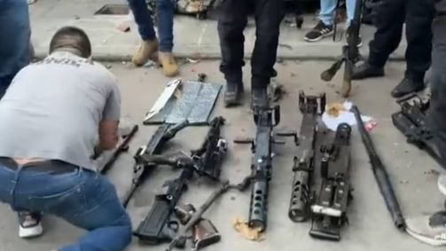 Oito armas foram apreendidas pelos policias