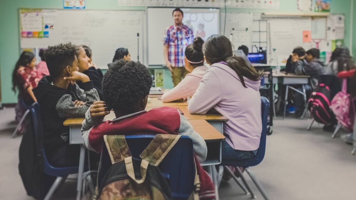 Mais de 200 milhões de professores no país?