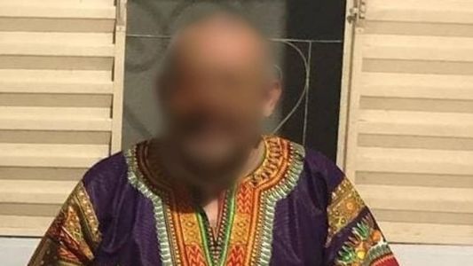 Oito mulheres, incluindo enteadas do suspeito, denunciaram o suposto pai de santo