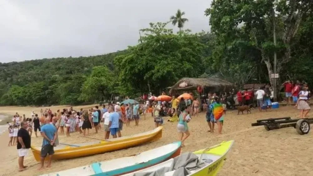 Praia procurada por mineiros, Ubatuba tem primeiro verão com cobrança de taxa para visitantes; veja o valor
