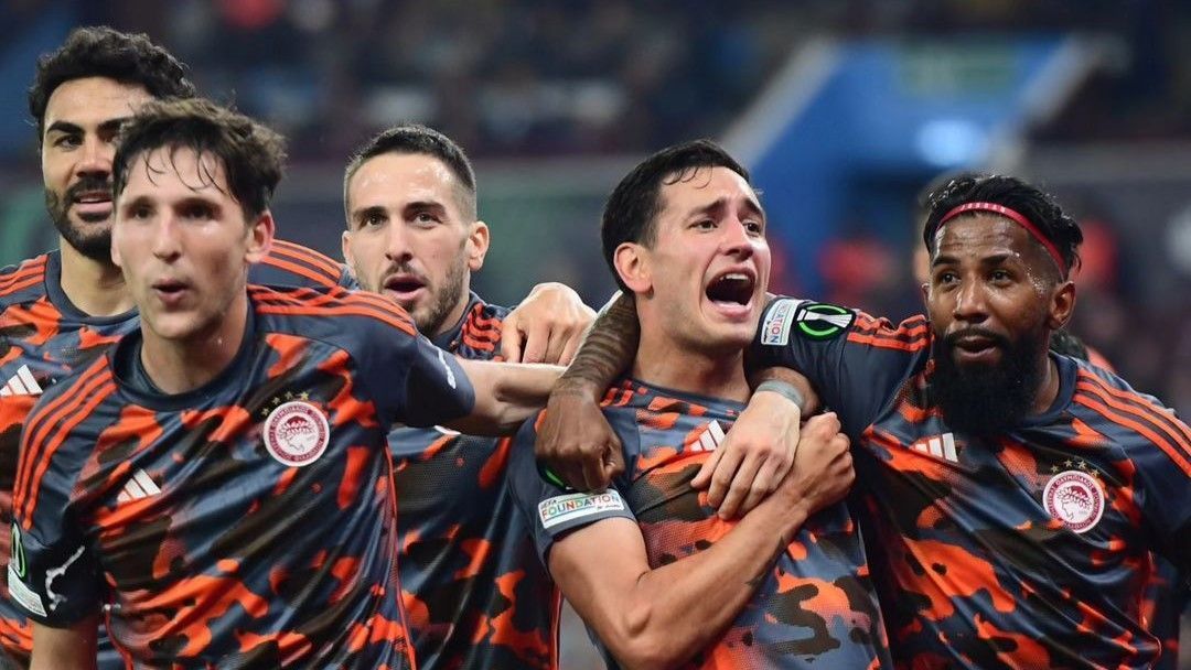 Brasileiro desperdiça pênalti, e Aston Villa perde para Olympiacos na semi da Conference