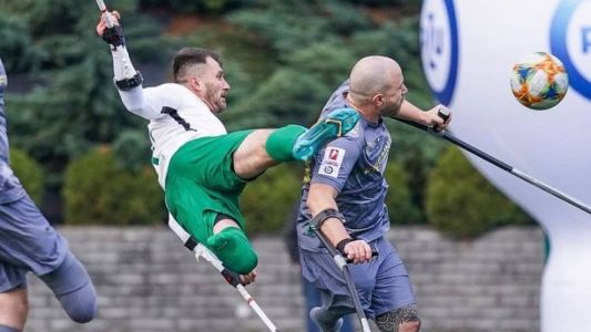 Oleksy marcou um golaço de voleio em novembro do ano passado