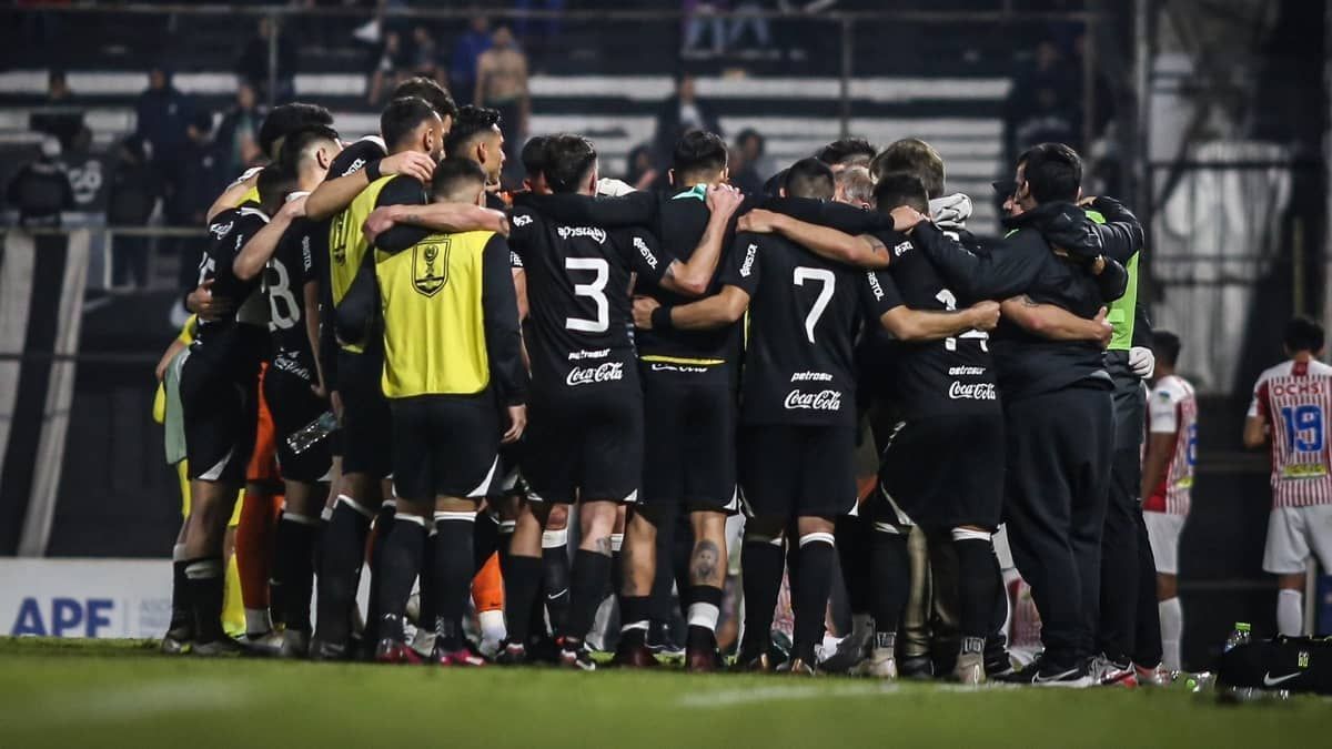Rival do Flamengo demite técnico ex-Atlético às vésperas de jogo pela Libertadores