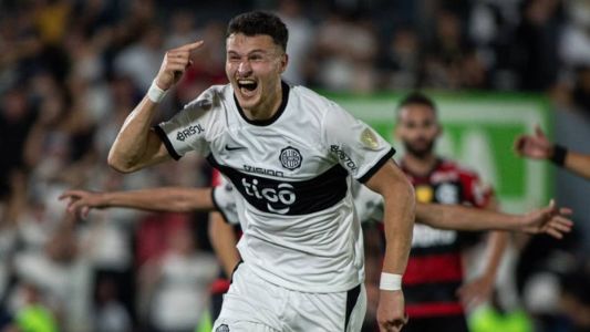 Olimpia marcou três gols de cabeça e eliminou o Flamengo, atual campeão da América