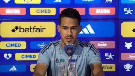 Oliveira disse que jogadores precisam 'trabalhar mais e falar menos' antes de clássico
