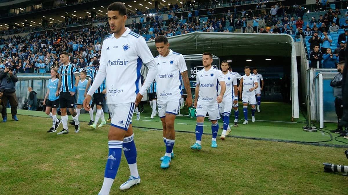 Cruzeiro 'deixou de ganhar' do Grêmio? Veja o que disse o zagueiro Oliveira