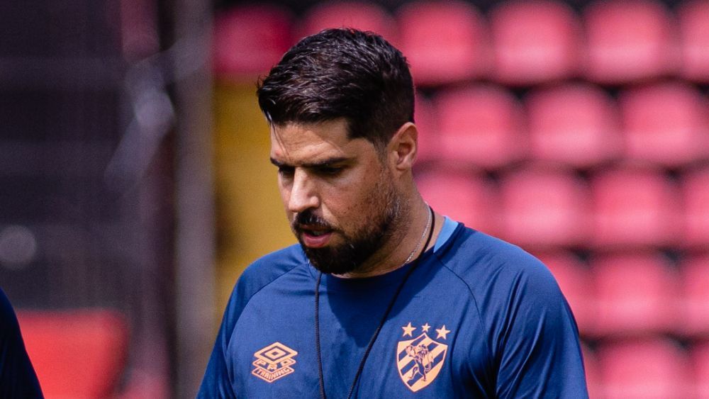 Sport demite António Oliveira após quatro jogos