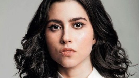 Olívia Torres uma artista múltipla entre telas, palcos e palavras