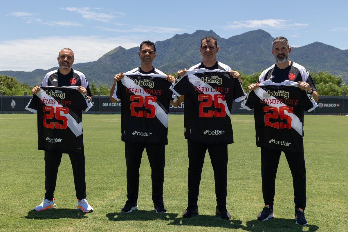 Fábio Carille manda primeiro recado para a torcida do Vasco: 'Time muito organizado'