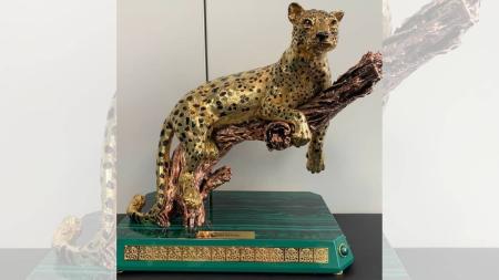 Onça-pintada de ouro foi dada de presente por ministro da Arábia Saudita a Fernando Haddad