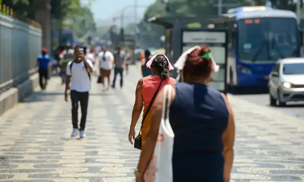 Justiça derruba medida do governo de adiar as aulas no RS durante onda de calor