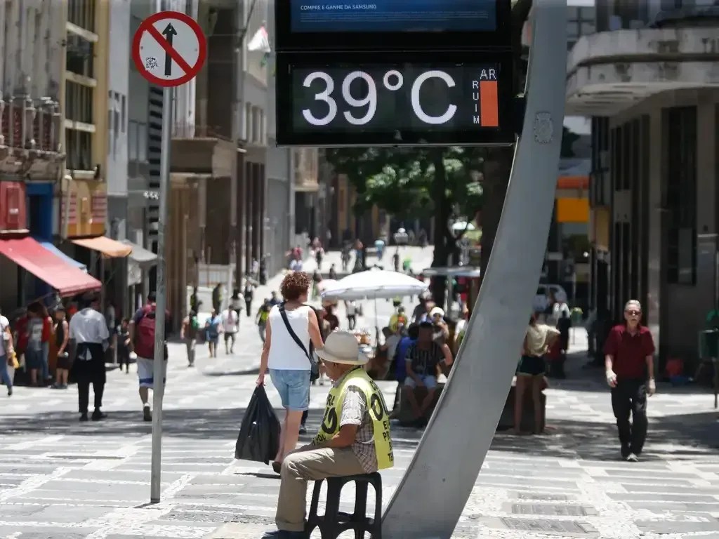 Calor intenso eleva Brasil ao segundo lugar global na produção de ar-condicionado