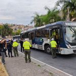 Operação flagra irregularidade em ônibus do Barreiro, em BH