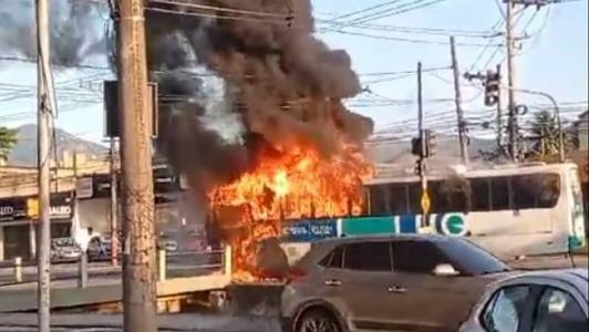 Até o momento quase 30 ônibus foram incendiados pelos milicianos