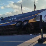 Corpos dos nove passageiros mortos em acidente com ônibus de turismo chegam ao RJ