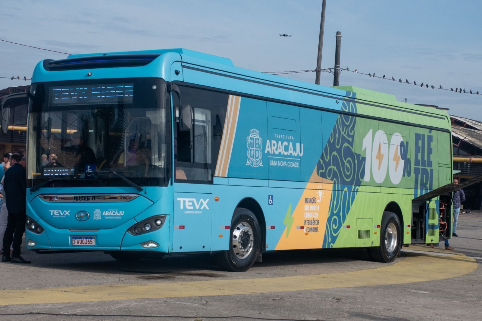 Após TCE apontar sobrepreço, prefeita de Aracaju retira 15 ônibus elétricos de circulação