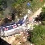 Ônibus pega fogo ao cair de ponte e deixa ao menos 21 mortos em Veneza