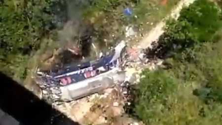 ônibus cai e pega fogo Veneza
