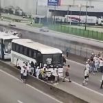 Organizada do Botafogo faz emboscada para santistas em estrada no Rio de Janeiro