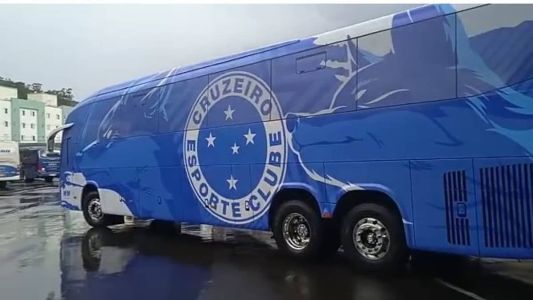 Ônibus do Cruzeiro teve arte votada em 9 de janeiro deste ano