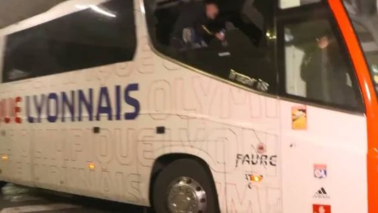 Ônibus do Lyon foi apedrejado na chegada ao Velódromo para clássico com o Olympique de Marselha