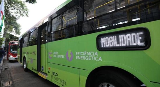 Foto mostra ônibus elétrico em Belo Horizonte