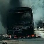 Ônibus pega fogo em Brumadinho; suspeita é de incêndio criminoso
