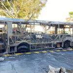 Vídeo: ônibus é incendiado em possível disputa de tráfico; veja imagens