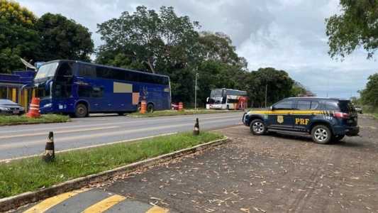 Ônibus foram parados pela Polícia Rodoviária Federal ao voltarem de Brasília para Minas Gerais