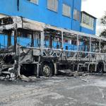 Incêndio destrói ônibus no bairro Nossa Senhora das Graças em Juiz de Fora
