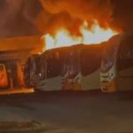 Vídeo: incêndio destrói ônibus em garagem de Mariana, região Central de Minas 