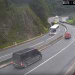 Vídeo: ônibus de turismo que carregava 29 jovens perde o freio e aciona área de escape de estrada
