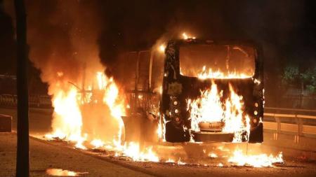 Ônibus queimado na zona oeste do Rio