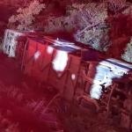 Ônibus de viagem tomba e deixa mais de 30 feridos na BR-251, no Norte de Minas; crianças estão entre as vítimas