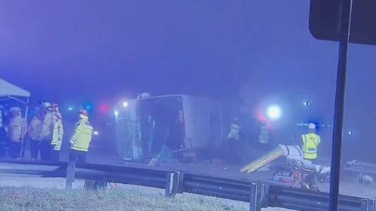 Ônibus tombou voltando de uma festa de casamento