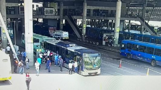 Ônibus voltam a circular na Estação São Gabriel