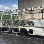 Ônibus da Prefeitura de Paraguaçu pega fogo ao sair da garagem