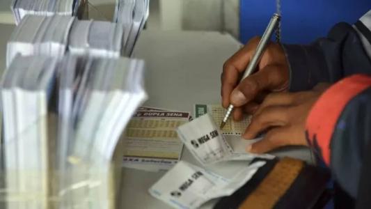 Onze apostadores de Minas Gerais acertaram a quina e faturaram R$ 22 mil
